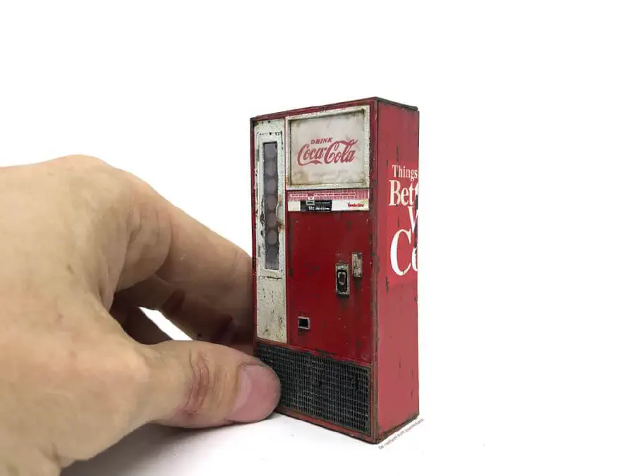 scale-model-vending-machine.jpg